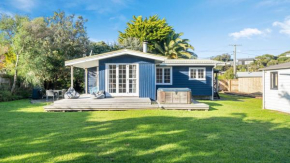 The Little Blue Bach - Waikanae Beach Holiday Home